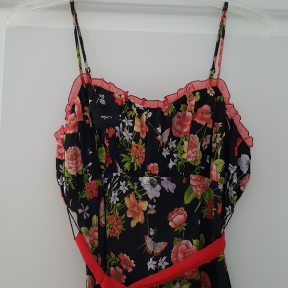 Adorable Notice brand floral sundress - Picture 3 of 5